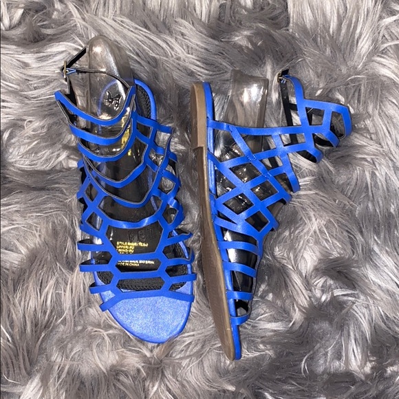 ‼️ SALE ‼️ Sandals - Picture 2 of 4